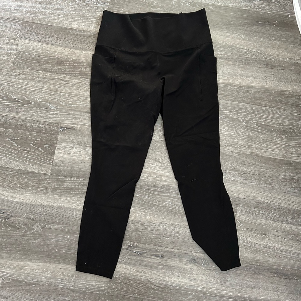 Black Athleta Salutation Leggings